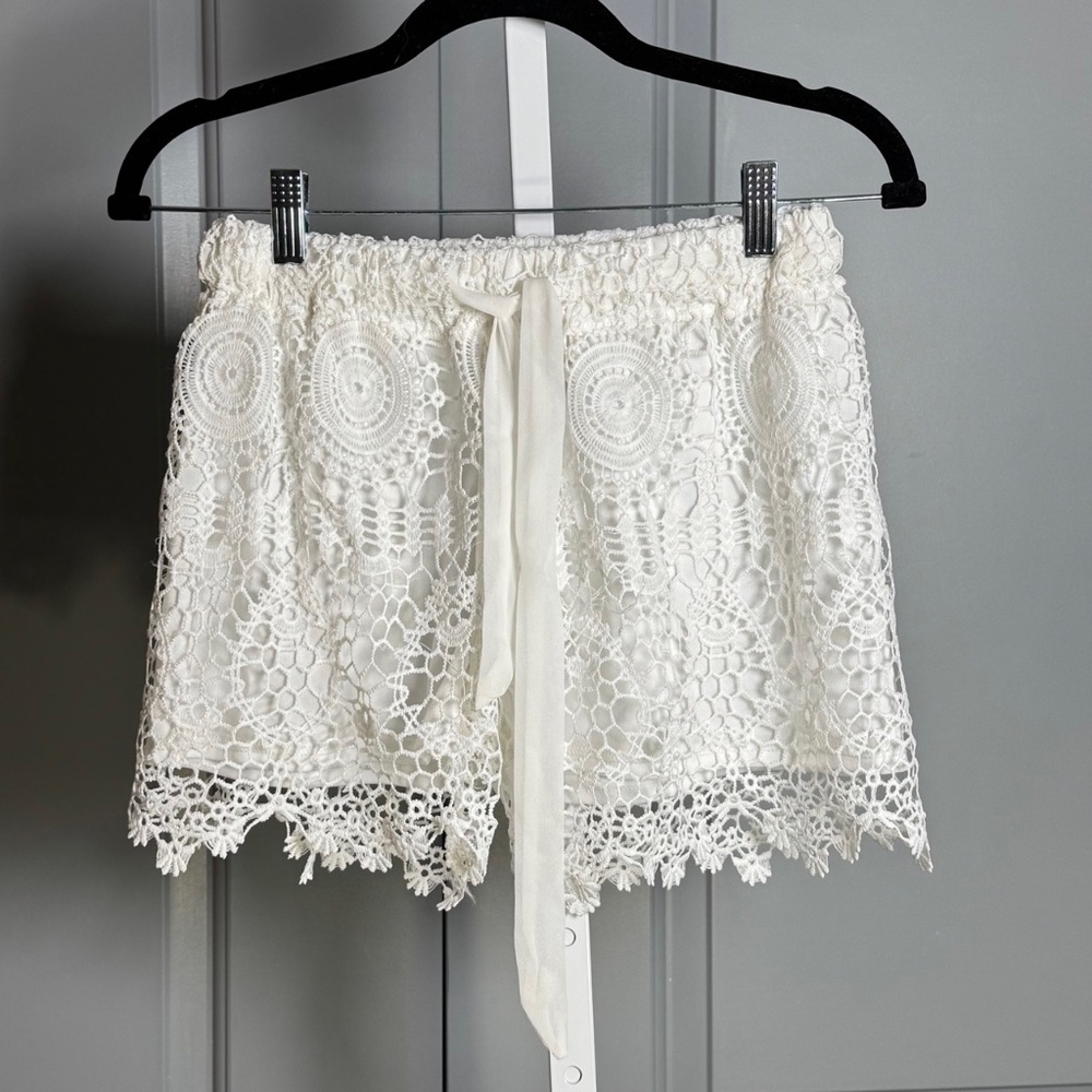 Zanzea Collection White lace short Sz M NWT